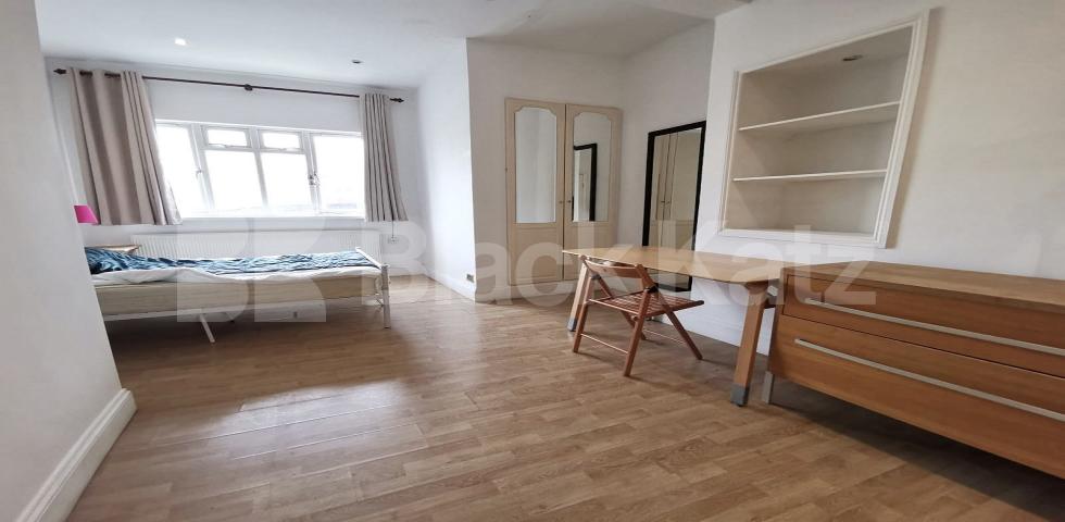 			NEW INSTRUCTION, 4 Bedroom, 1 bath, 1 reception Apartment			 London Bridge Street, London Bridge